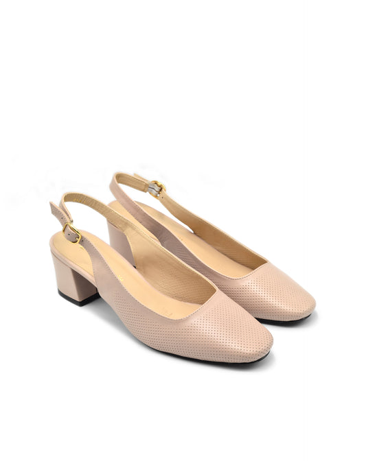 780 Antonie Nude